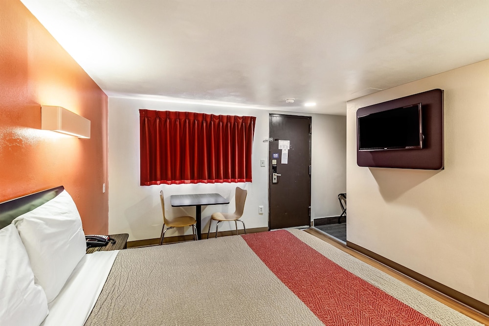 Motel6 Elizabeth, NJ - Newark Liberty Intl Airport 27/45