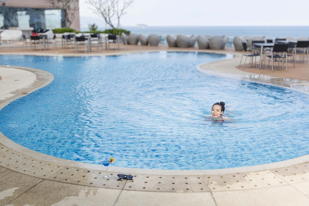 DIAMOND BAY HOTEL 25/48