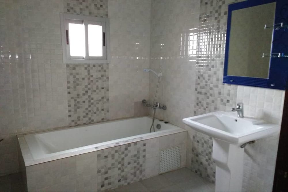 SUITE, KING BED