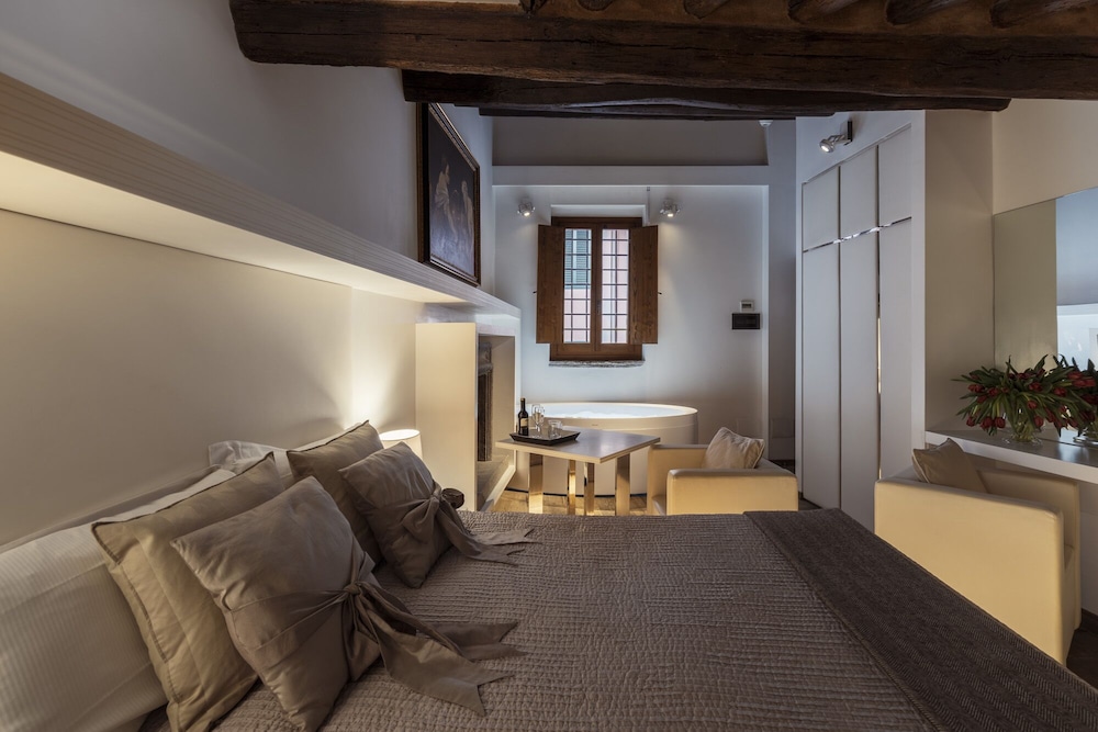 GIGLI D'ORO SUITE 13/33