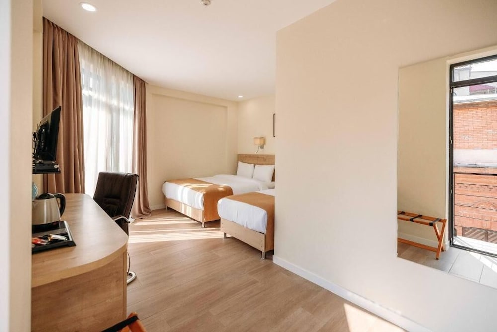 Atrium Boutique Hotel 35/50