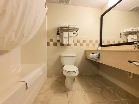 AmericInn by Wyndham Waconia 67/80