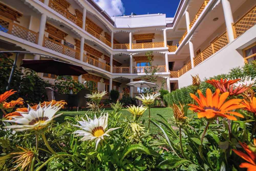 Hotel Ladakh Inn 16/19