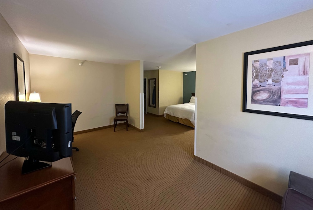 Wingate by Wyndham Newell 4/52