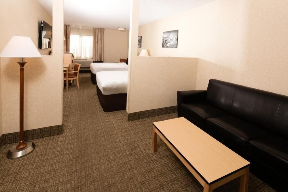 SYLO Hotel Denver Airport, a Ramada by Wyndham 34/57