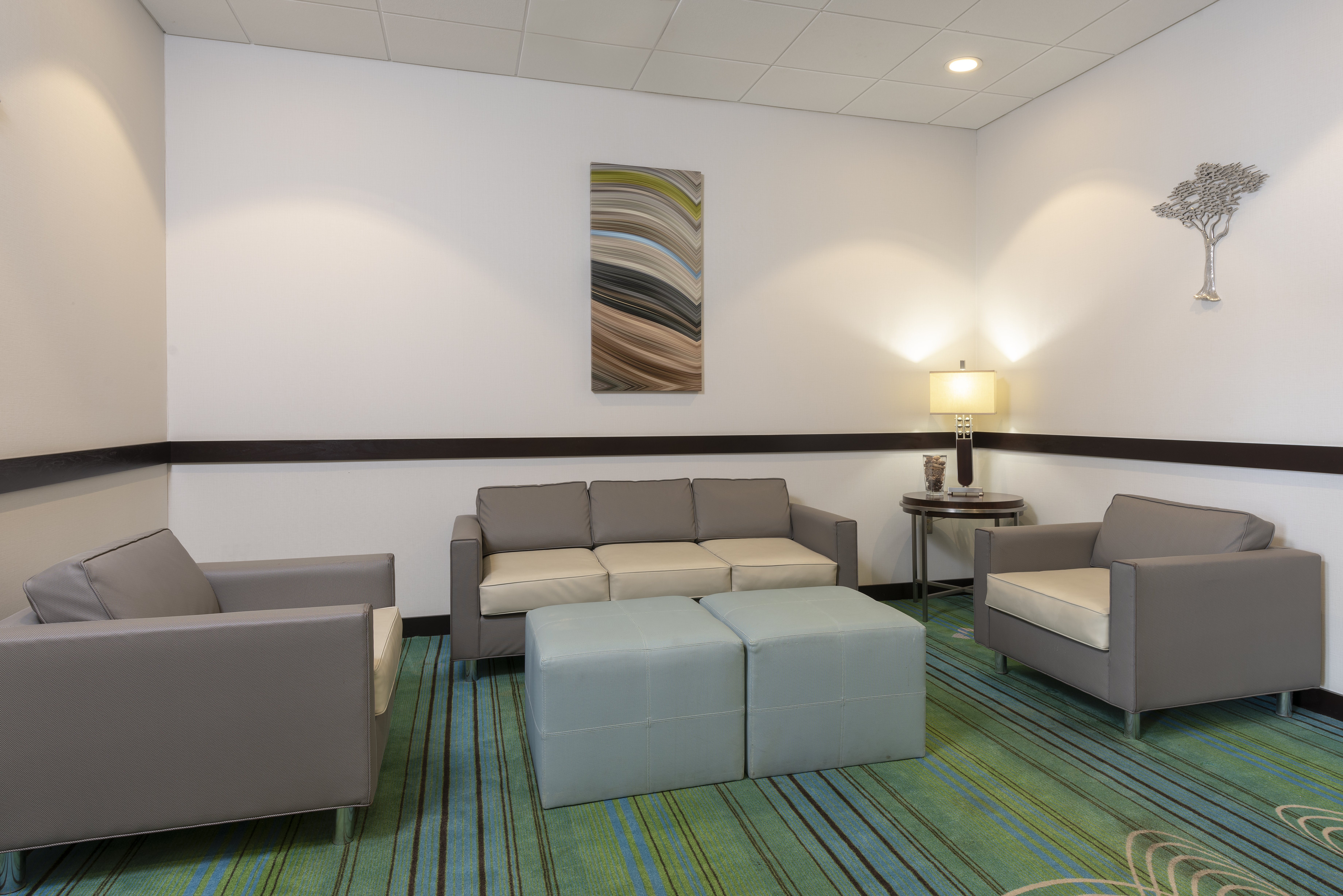 Holiday Inn Express Hotel Suites New Philadelphia 40/66