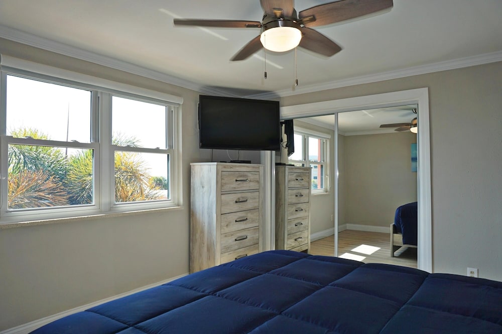 Gulf Winds Resort 17/50