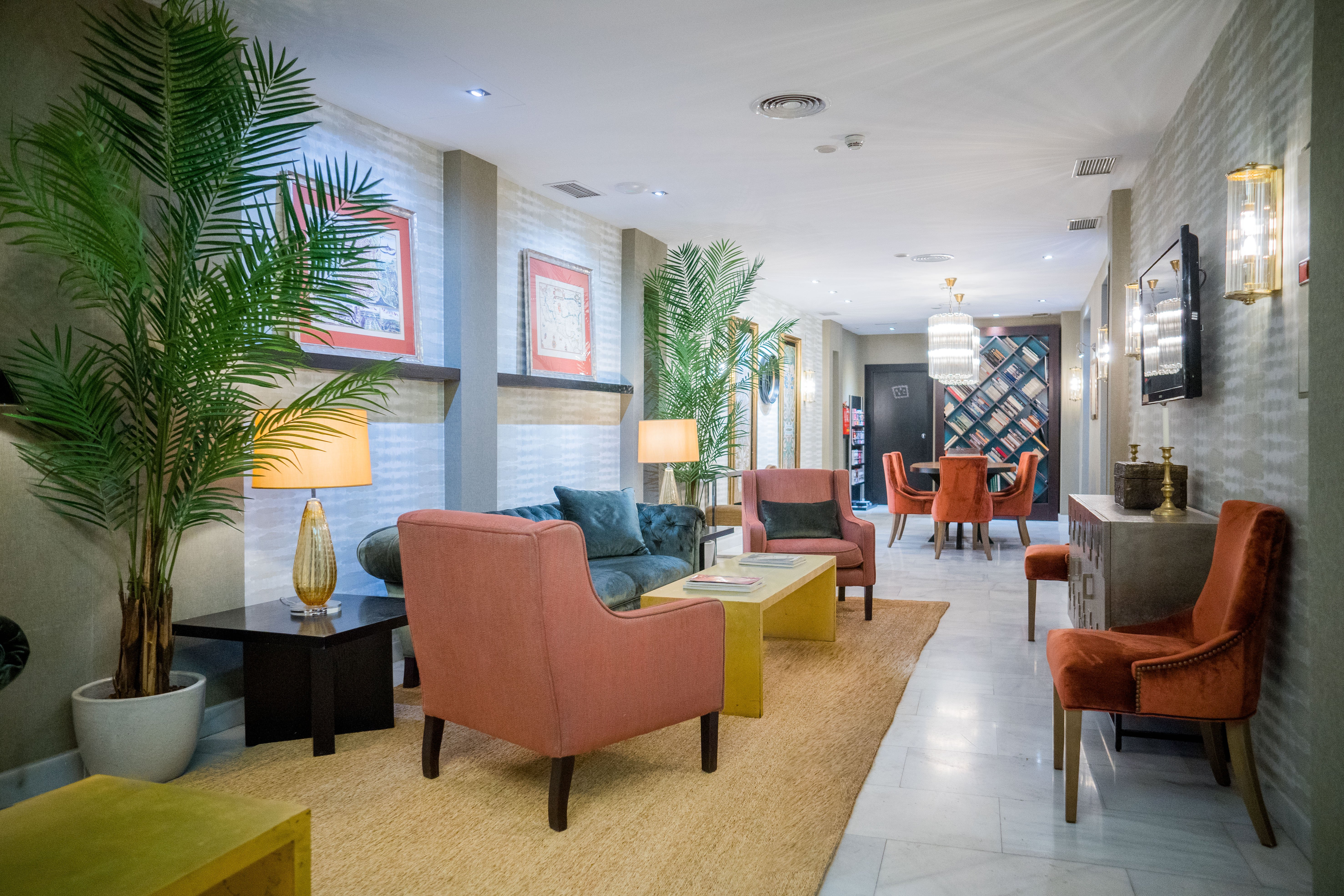 Meninas Hotel 53/73