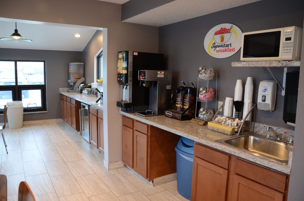 Super 8 by Wyndham Centerville 30/36