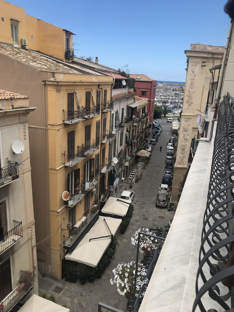 La Serenissima Hotel 36/44