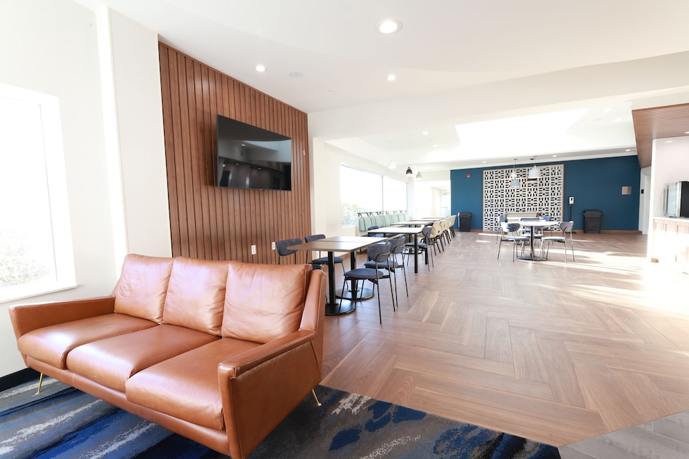 Fairfield Inn And Suites By Marriott San Francisco Pacifica Ex Holiday Inn Express Hotel Suites 30/50
