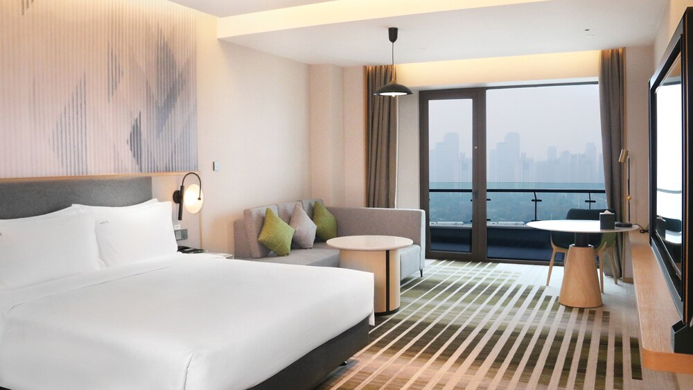 Holiday Inn & Suites Wuhan International Expo 16/67