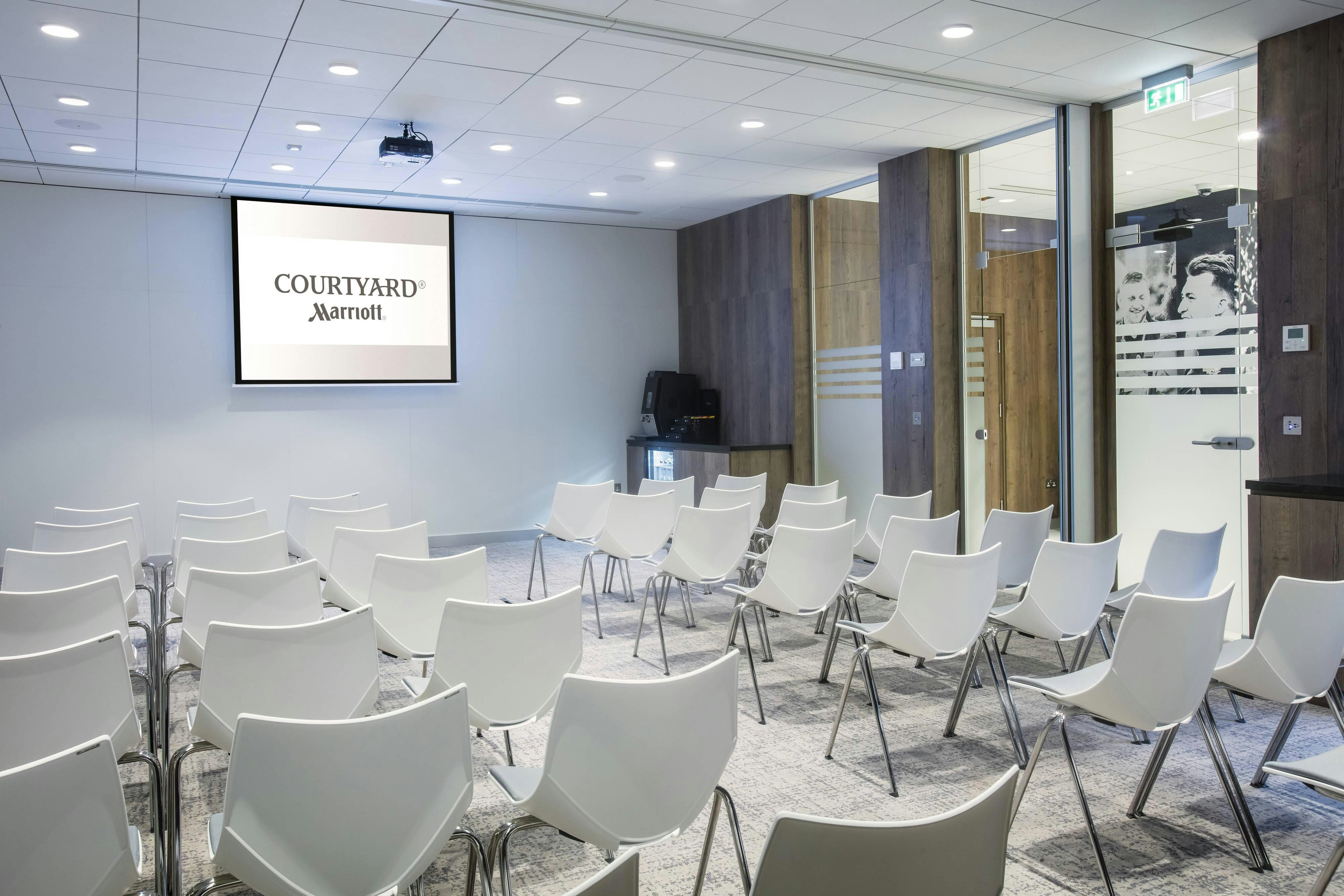 Courtyard By Marriott Edinburgh West 41/55