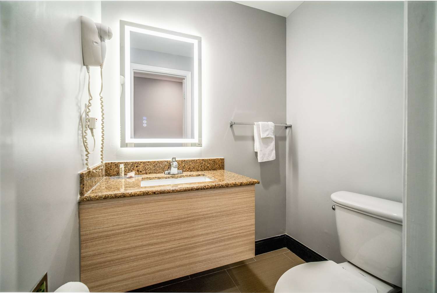 Travelodge Inn & Suites by Wyndham Bell Los Angeles Area 51/52