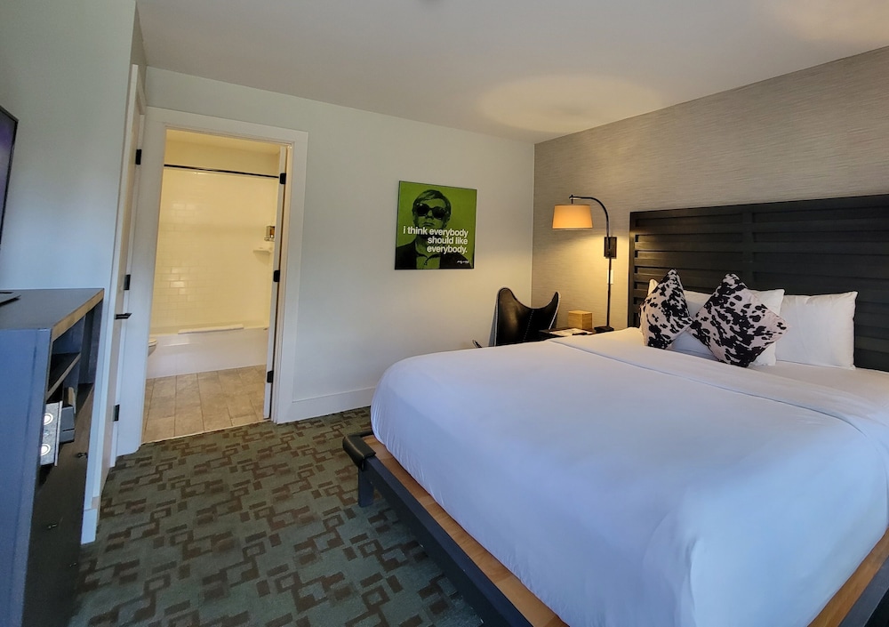 Hi-Ho: A Hi-Tech Hotel 5/44