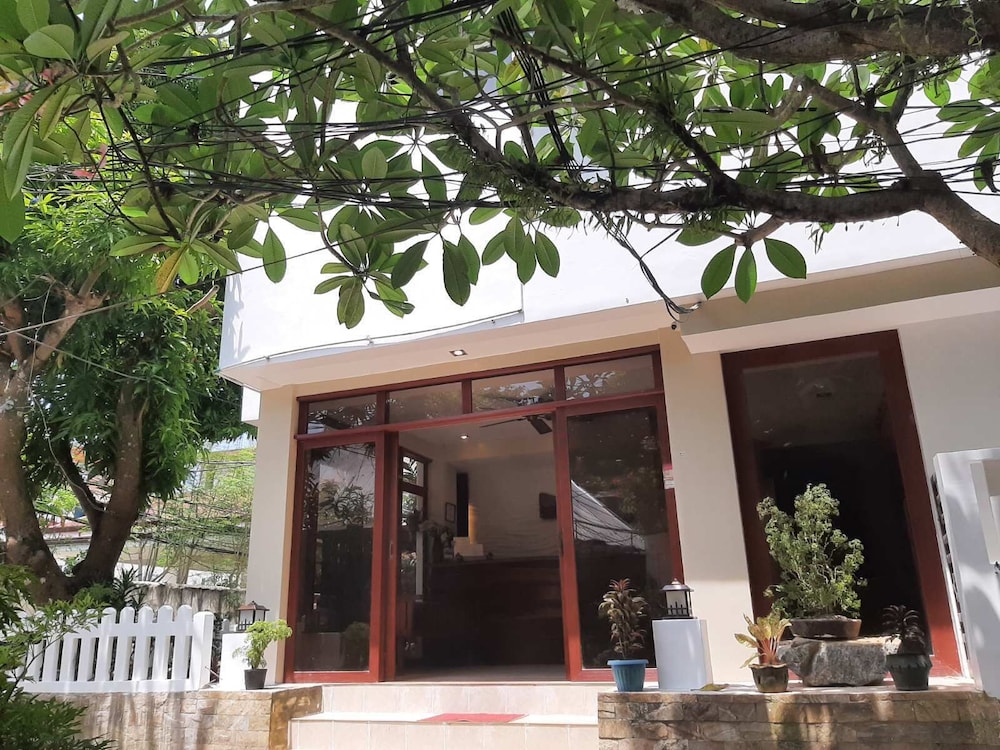 THE SITIO VILLAS AND SUITES 2/34