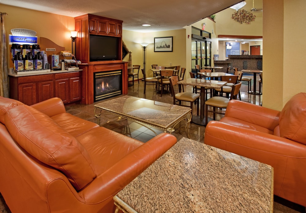 Holiday Inn Express Suites St Louis West Fenton 46/65