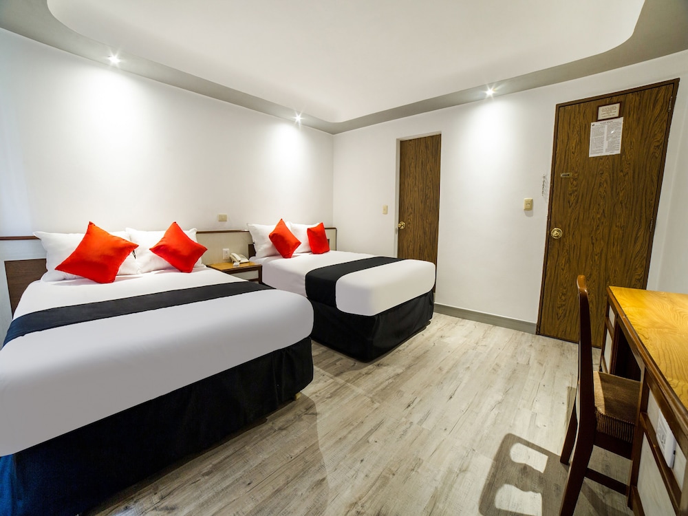 DELUXE, 2 DOUBLE BEDS