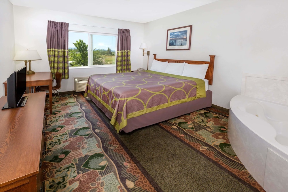 Super 8 By Wyndham Central Pt Medford 9/16