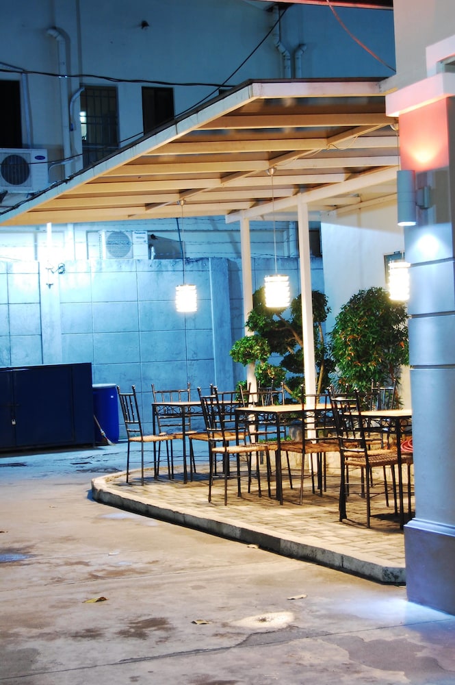 Rumi Apartelle Hotel 3/24