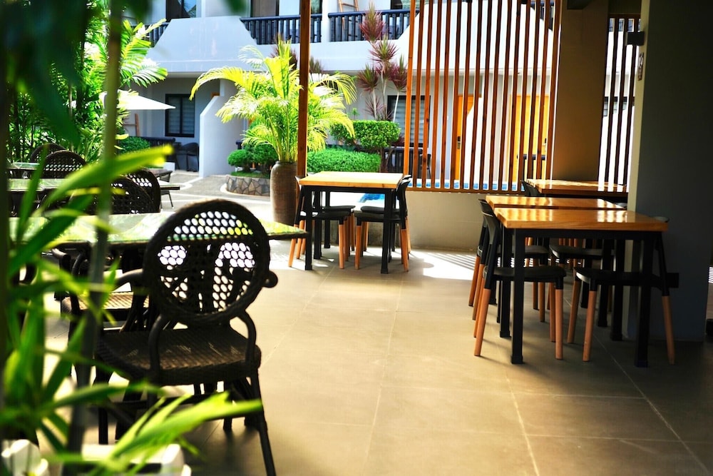 Mayfair Resort 23/35