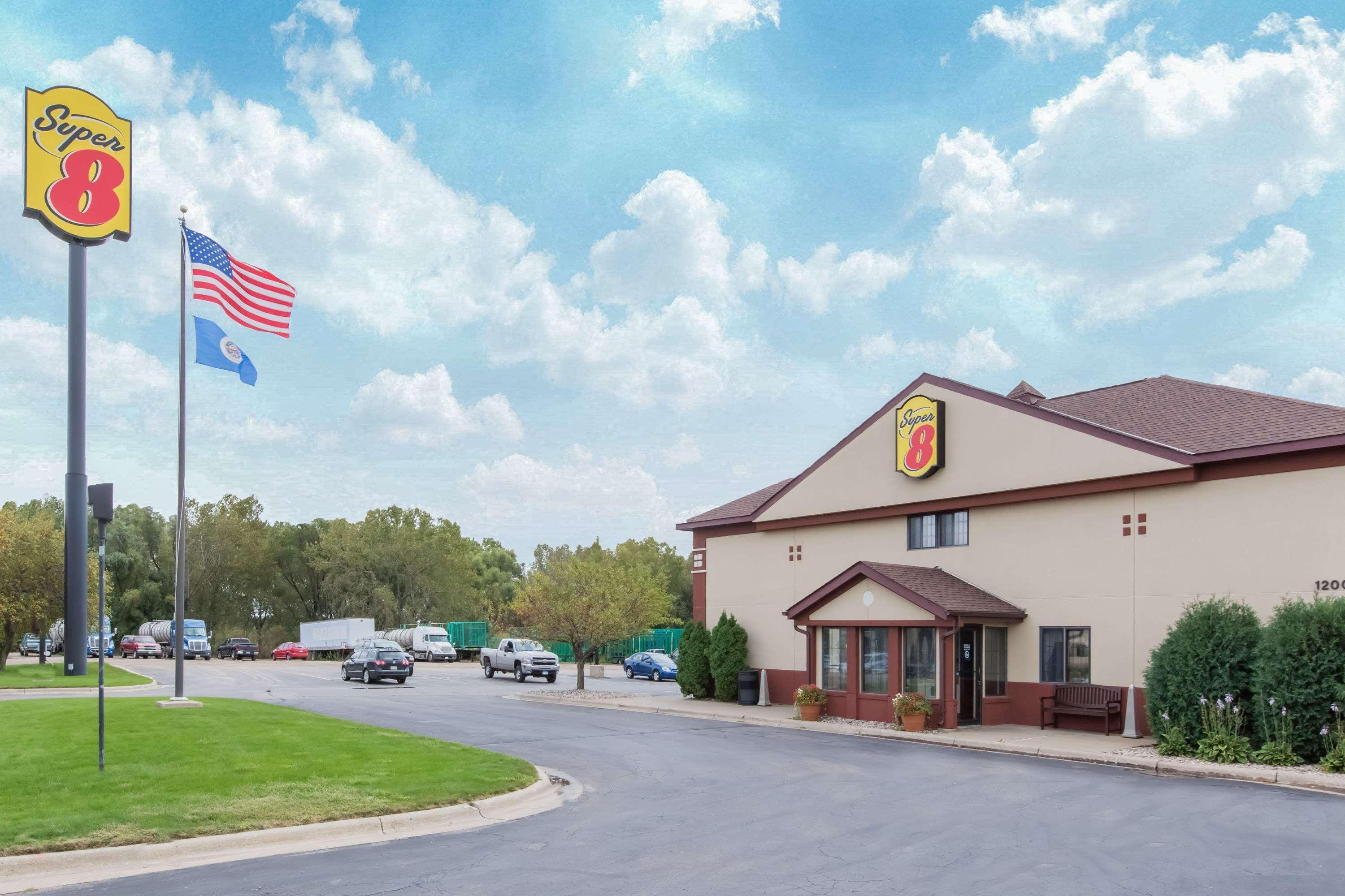 Super 8 By Wyndham Fairmont Mn 14/15