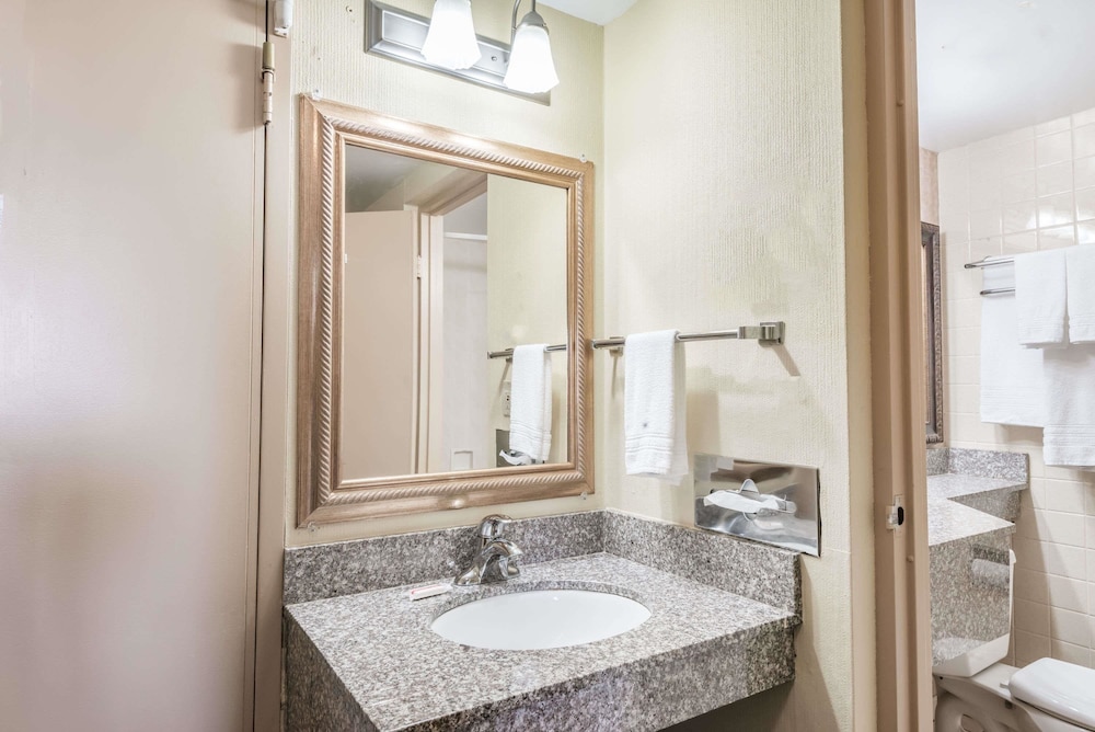 Days Inn by Wyndham Niles 13/24