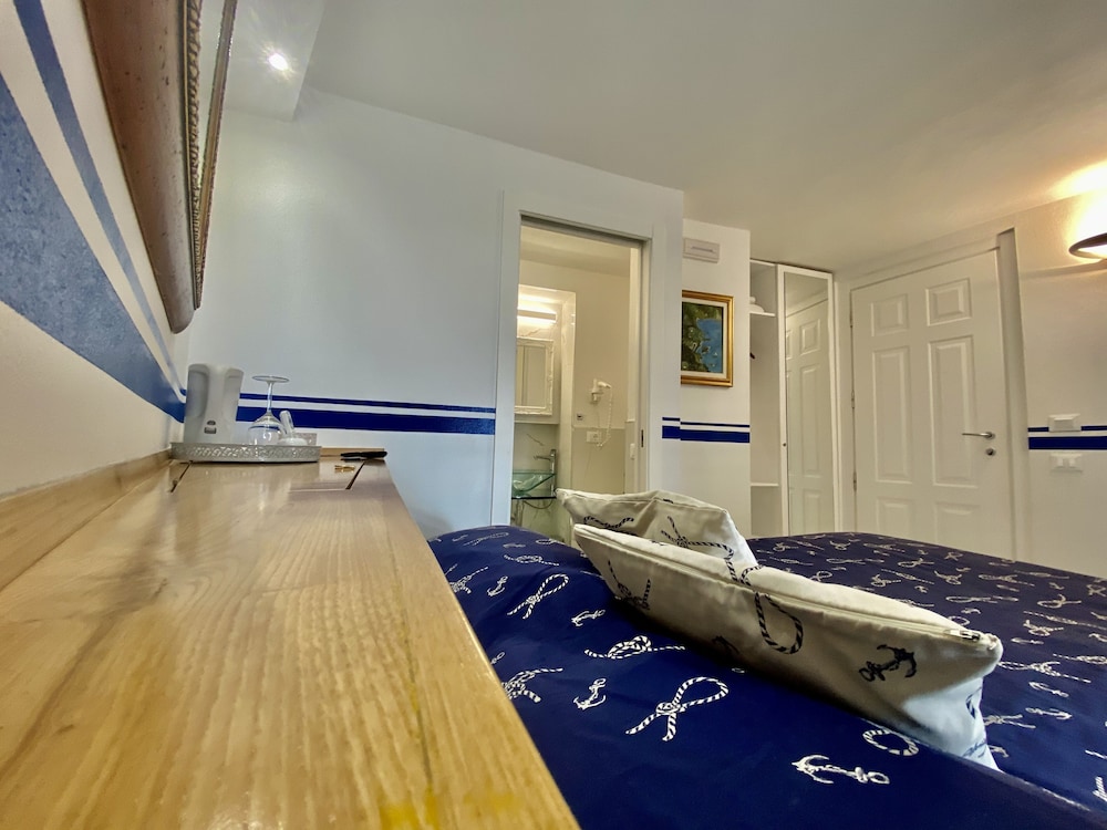 Giovanni Rooms Manarola 24/49