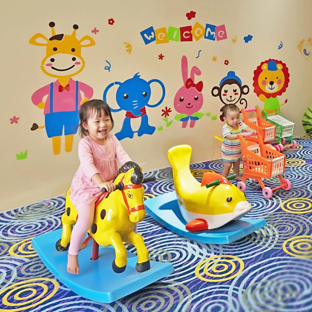 Holiday Beach Hotel Danang 38/47