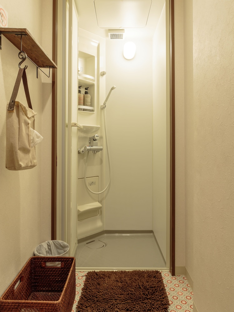 MIXED DORM, 8 BEDS