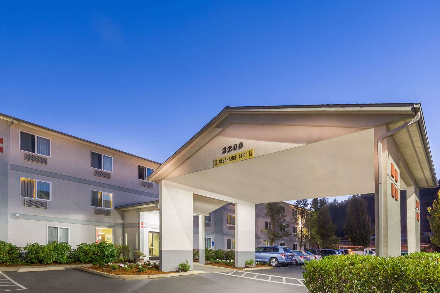 Super 8 By Wyndham Roseburg 1/33