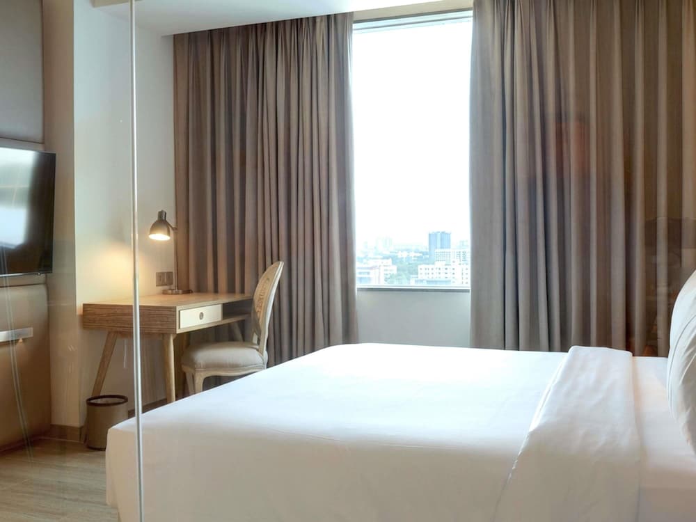 MERCURE JAKARTA SIMATUPANG 28/72