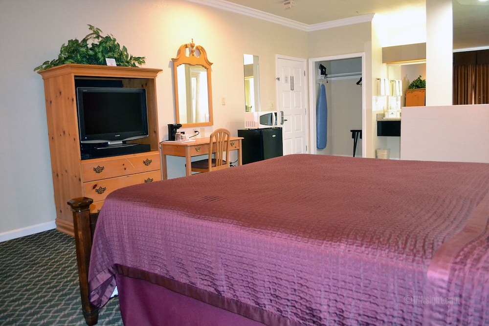 The Miramar Inn and Suites 28/50