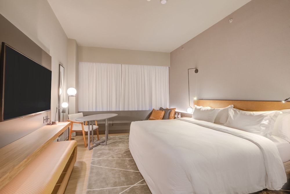 SUPERIOR, KING BED