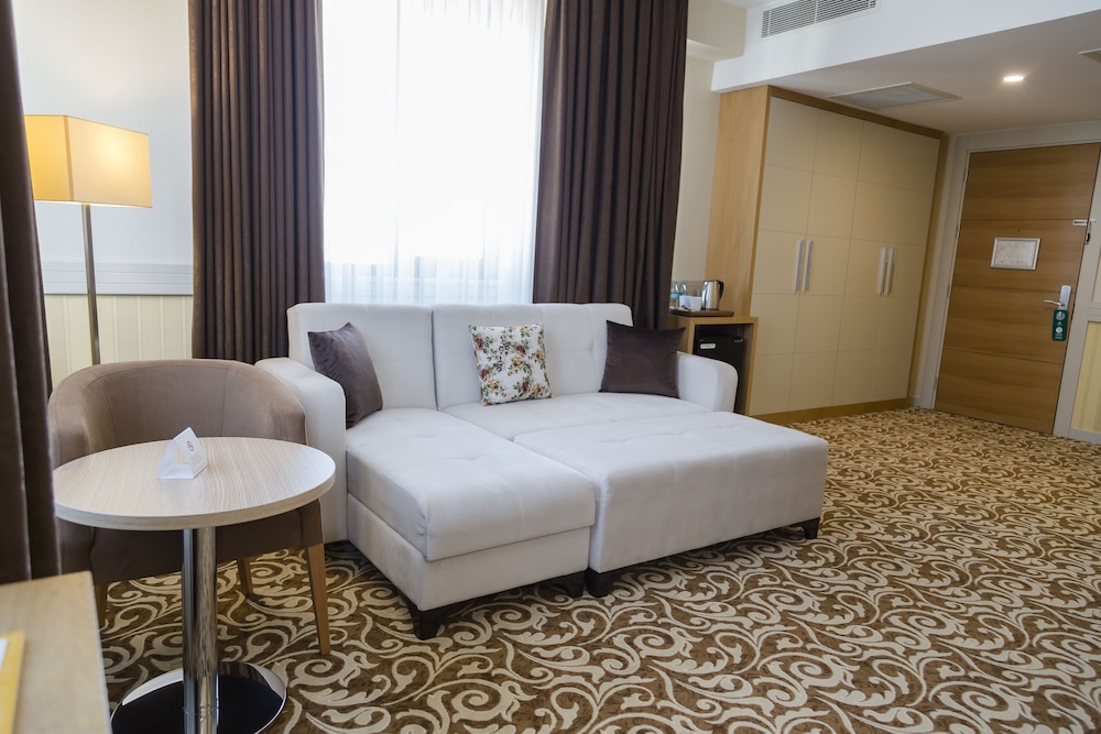 Grand Itimat Hotel 9/60