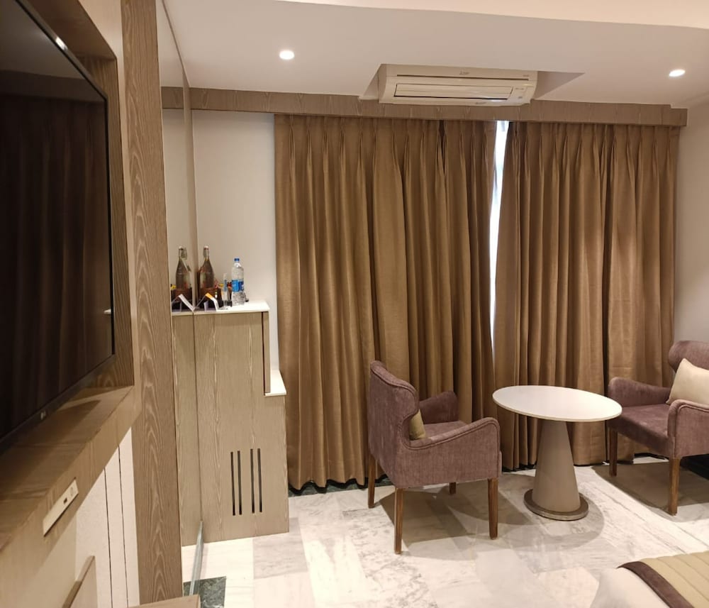 Capitol Residency 36/48