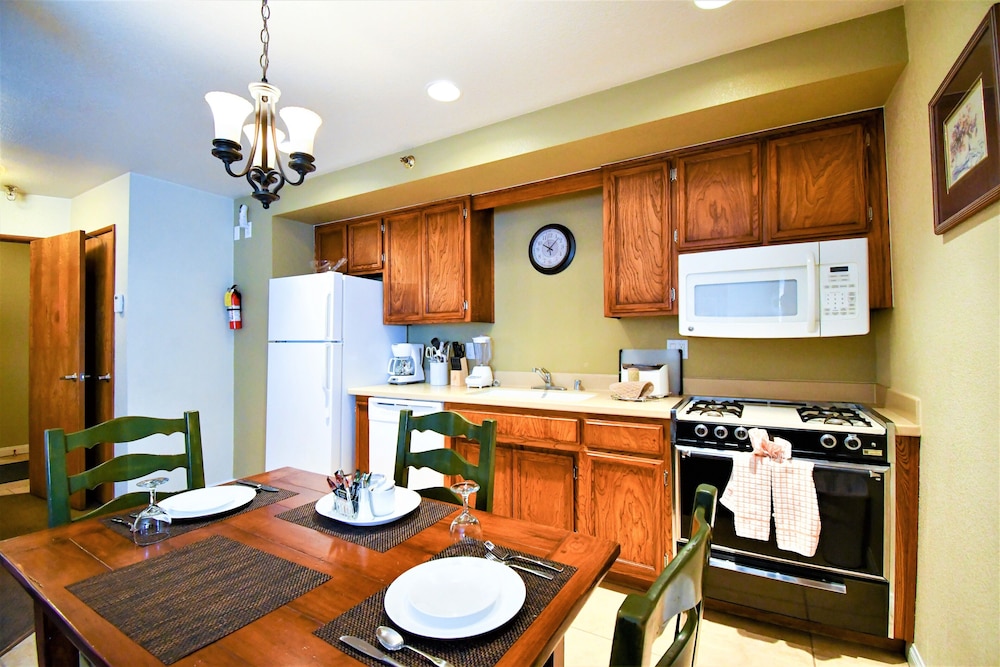 Getaways at Snow Lake Lodge 42/50