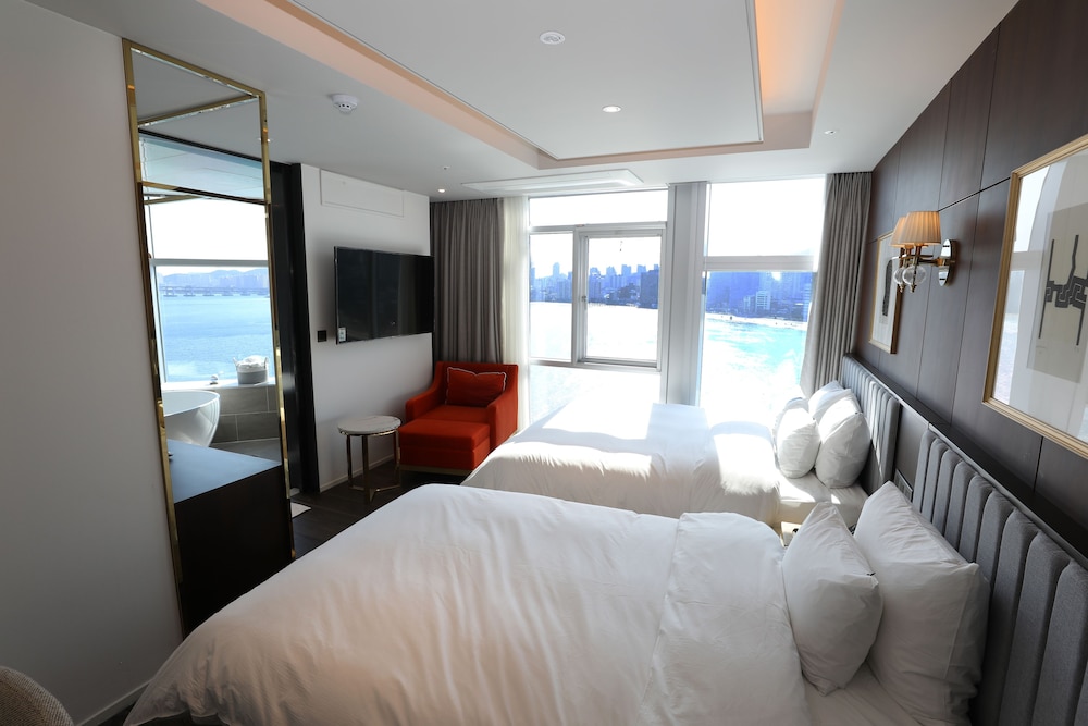 H Avenue Hotel Gwangali Beach 12/50