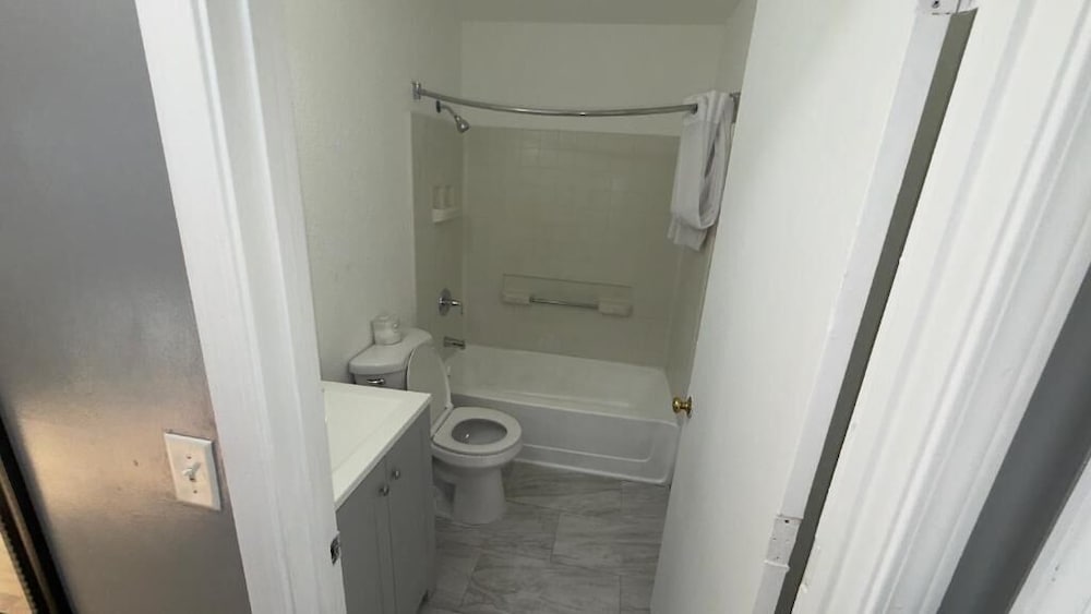 Welcome Suites Hazelwood Extended Stay Hotel 58/59