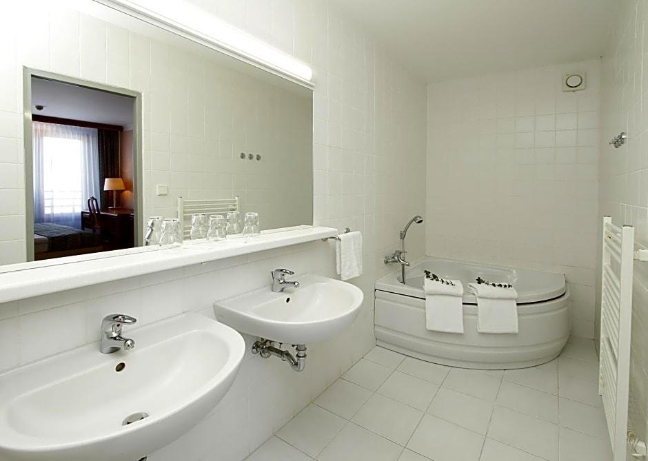 Krakonos Hotel 44/44