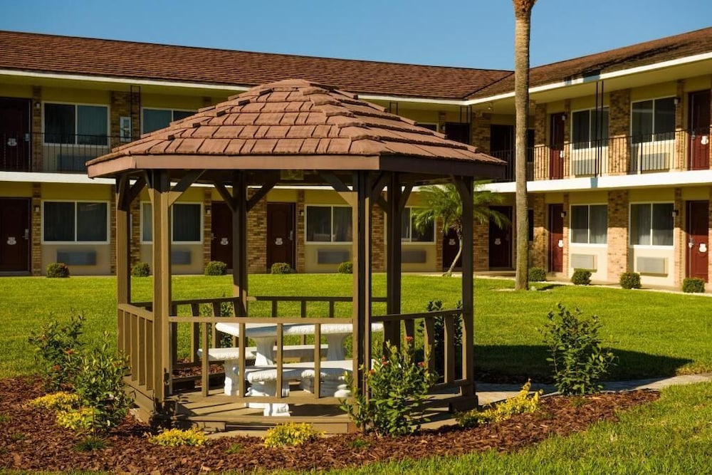 Roadstar Hotel Zephyrhills 5/45