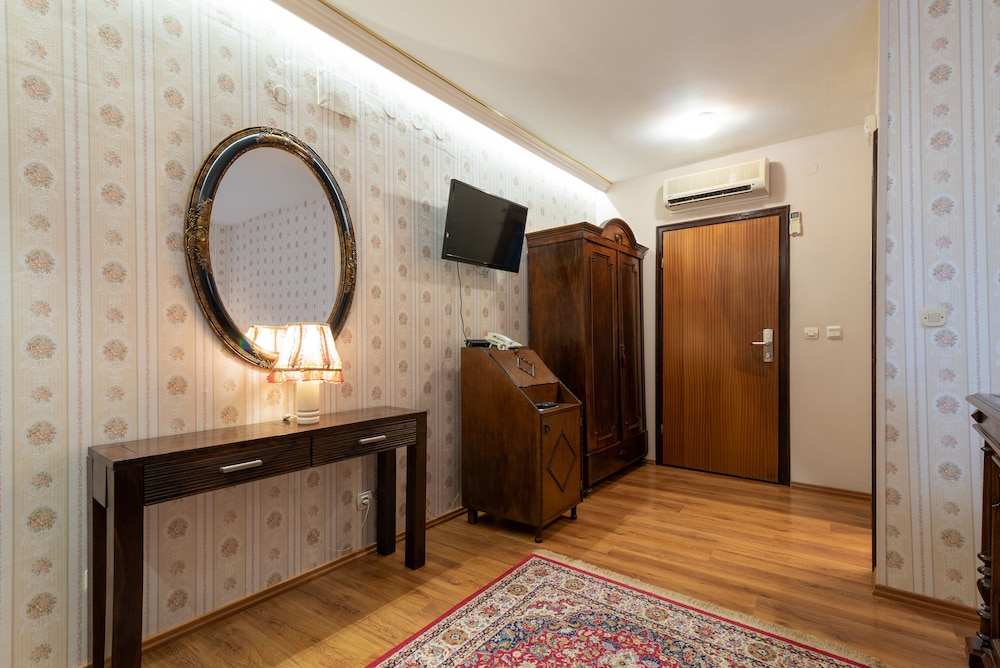 Hotel Pasike 6/77