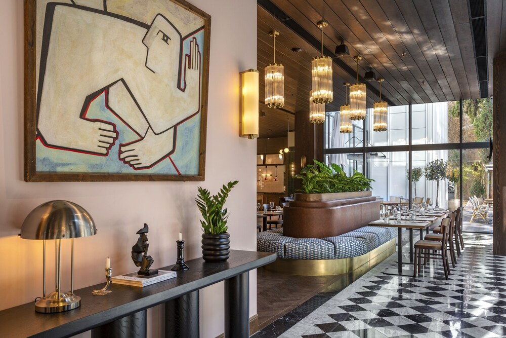 Artizan Design Hotel 7/61