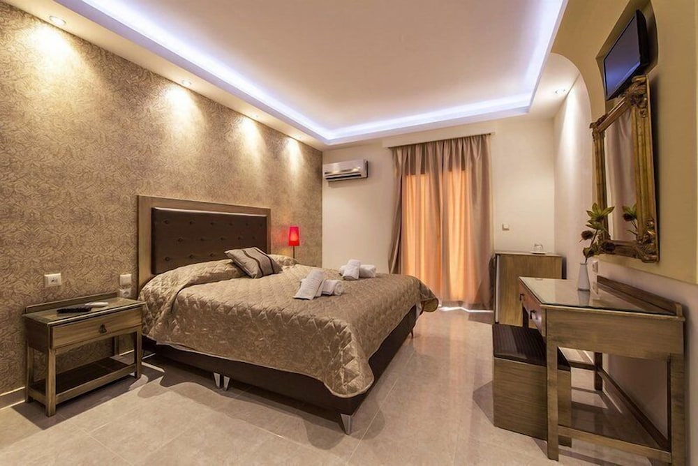 Pirofani Hotel 10/50