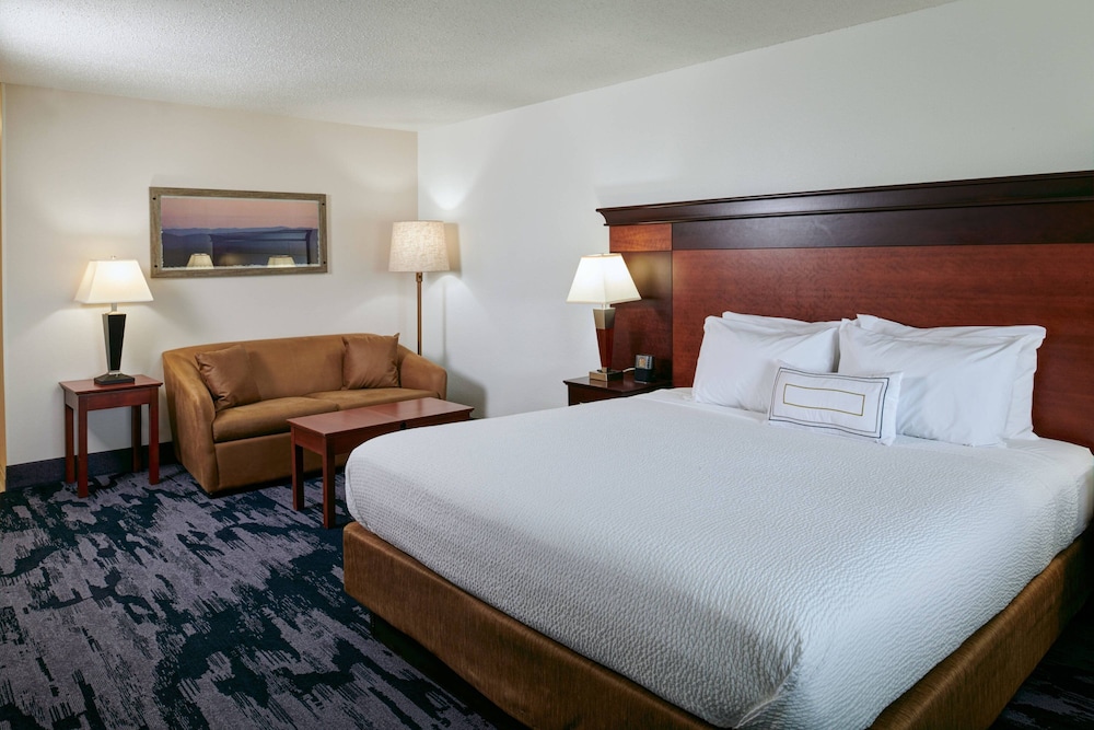 Fairfield Inn Detroit Livonia 5/21