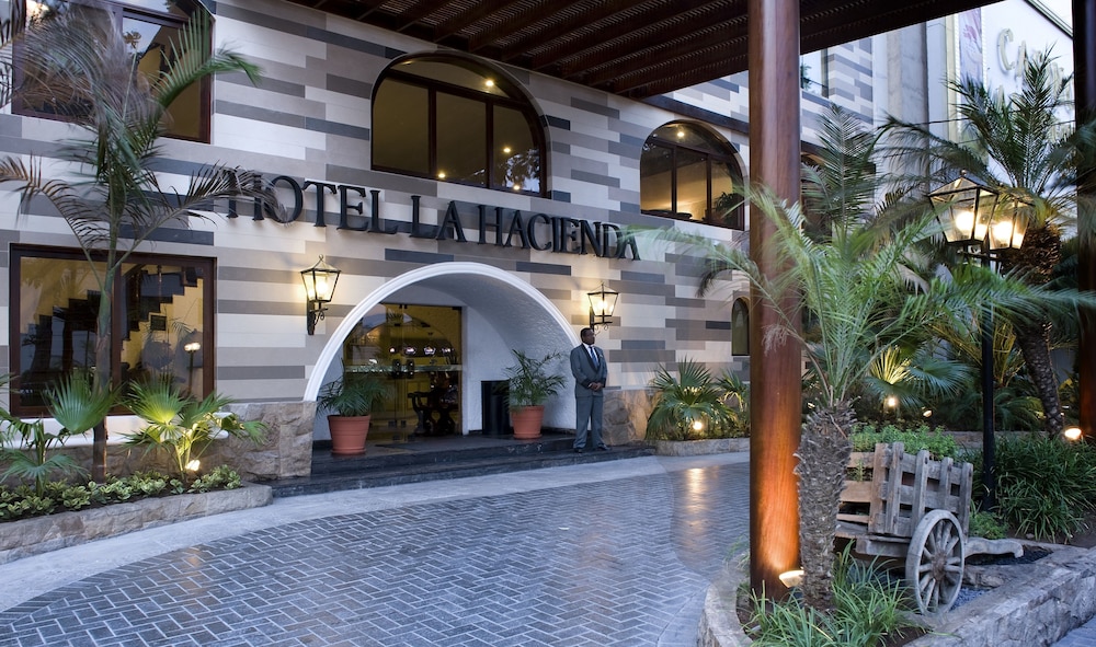 LA HACIENDA MIRAFLORES 2/50