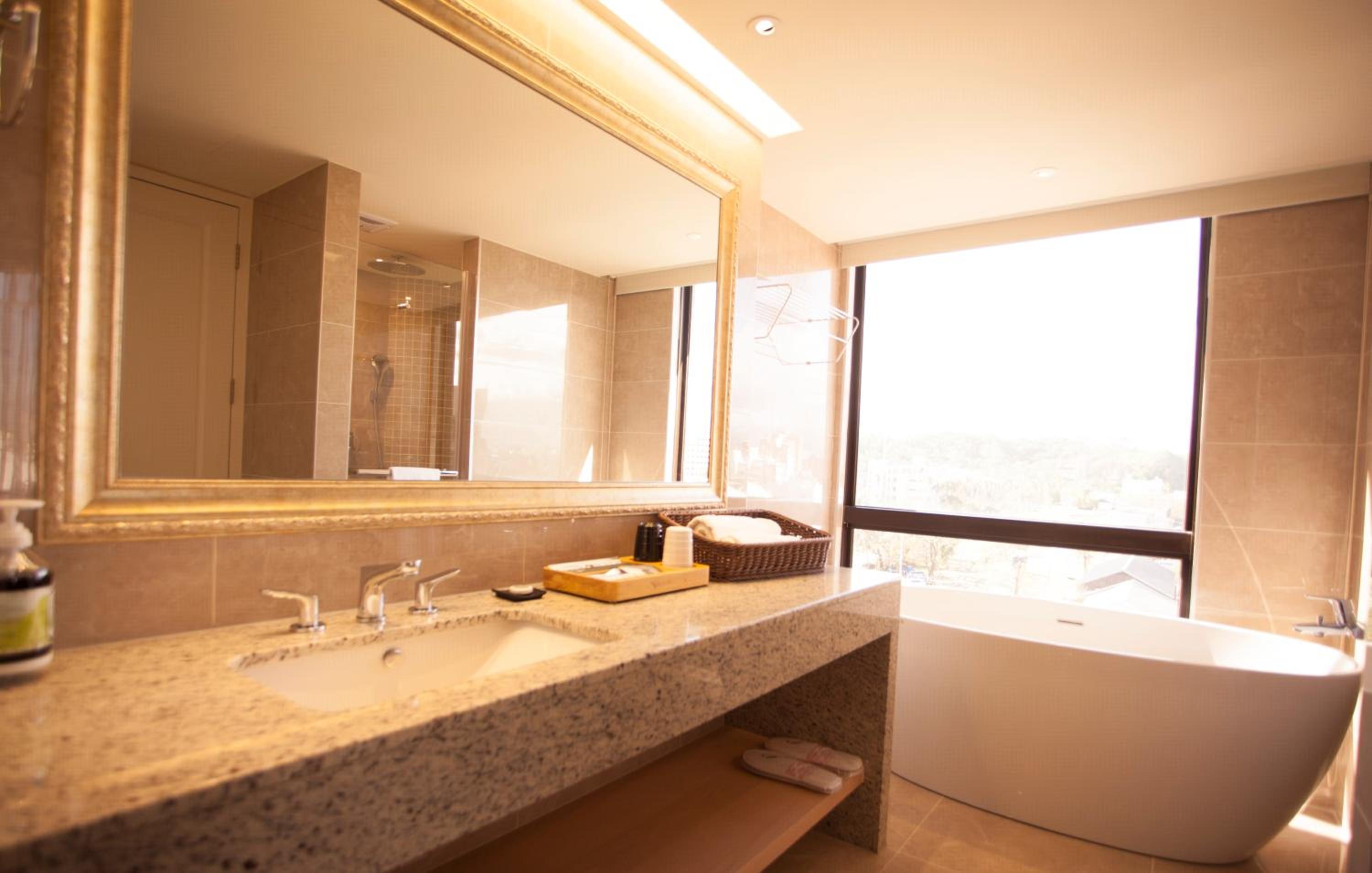 جناح تنفيذي، Inn By The Village 4/7