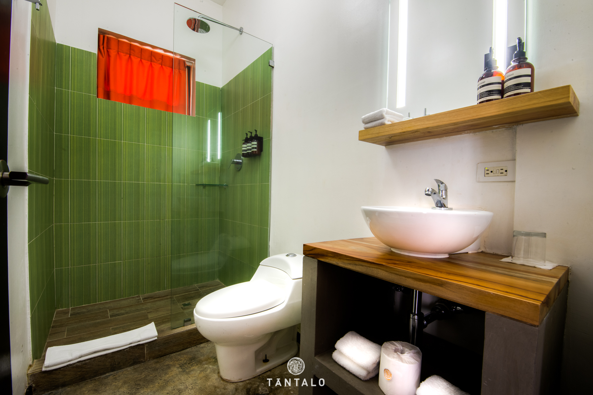 غرفة بسرير مزدوج أو سريرين منفصلين، Tantalo Hotel / Kitchen / Roofbar 2/2