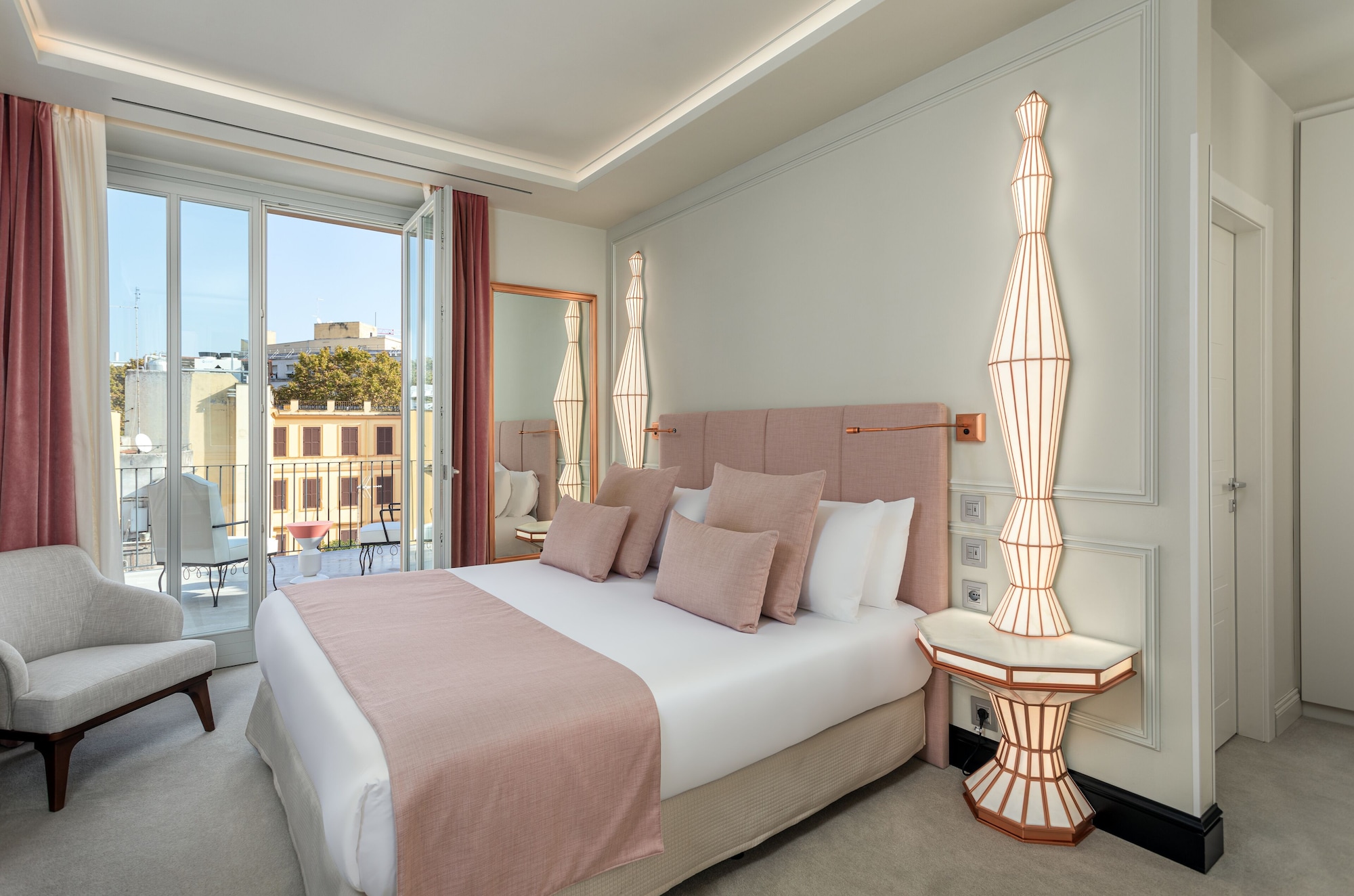 غرفة ديلوكس بسرير كينج بشرفة، Room Mate Gran Filippo, Rome Fontana di Trevi 2/7