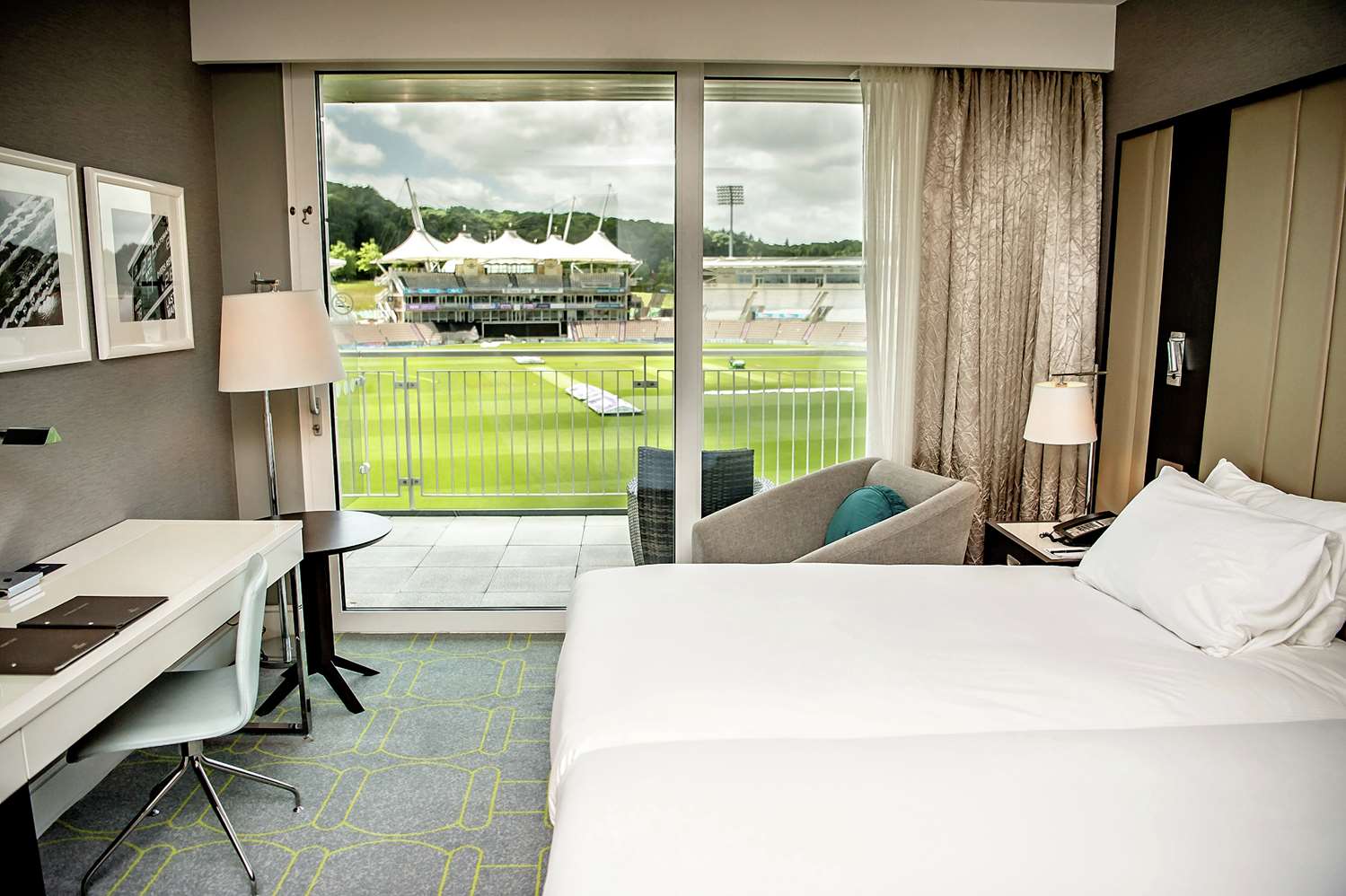 Deluxe, Twin Beds
